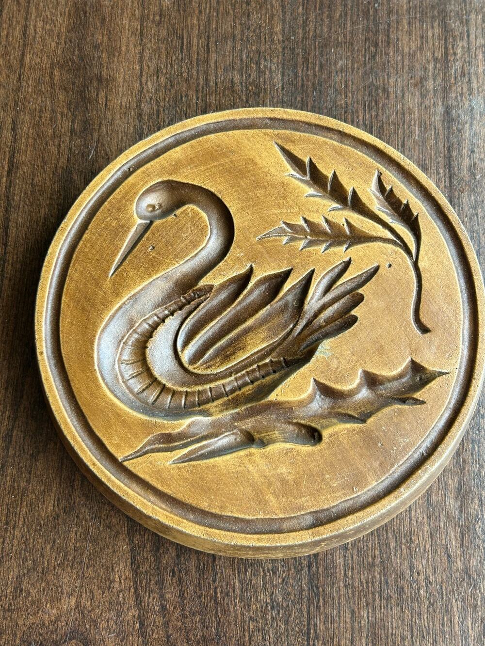 Vintage Sexton metal mold swan wall hanging plaque decor